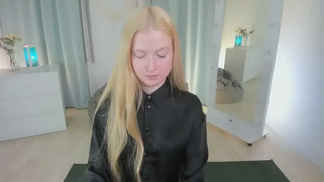 Laly Peach online show from March 14, 7:09 am