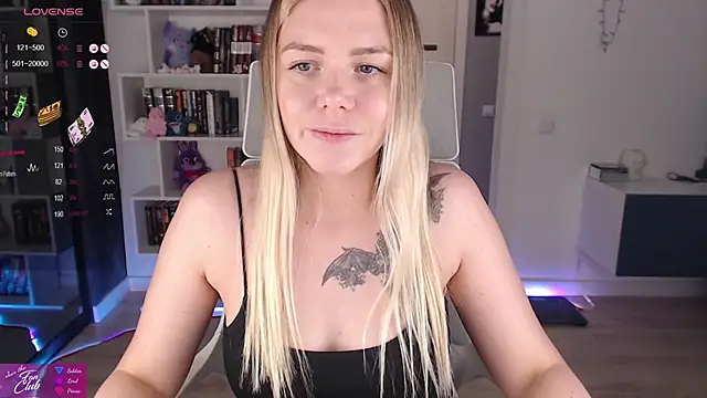 Snapshot of Emma_Bryan chatting on September 9, 8:41 pm Emma Bryan online show from September 9, 8:41 pm
