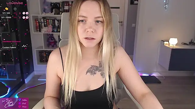 Emma Bryan online show from November 28, 10:13 pm