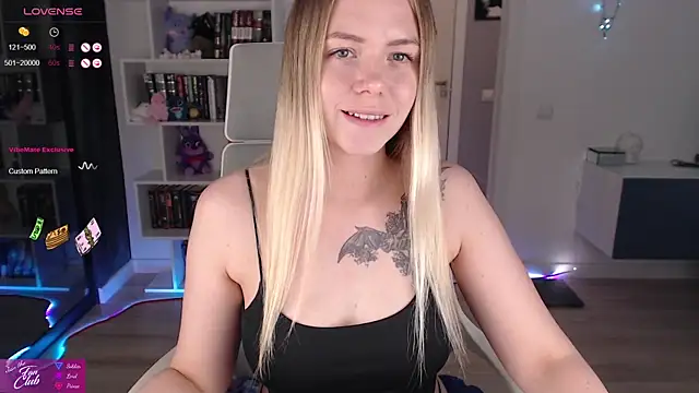 Snapshot of Emma_Bryan chatting on September 13, 8:39 pm Emma Bryan online show from September 13, 8:39 pm