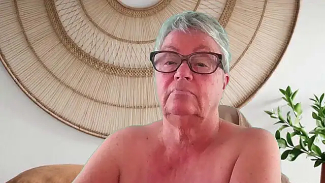 GrannyChrissy68 online show from May 5, 9:51 pm