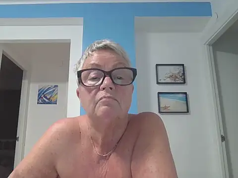 GrannyChrissy68 online show from September 26, 4:59 pm