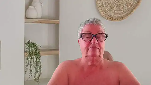 GrannyChrissy68 online show from May 26, 10:20 pm