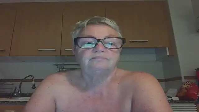 GrannyChrissy68 online show from September 27, 9:00 pm