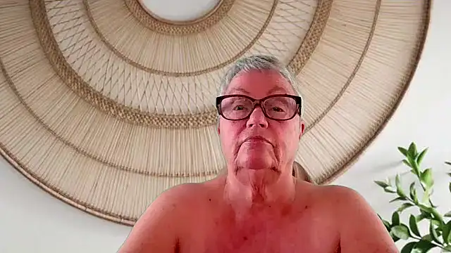 GrannyChrissy68 online show from May 15, 10:23 pm