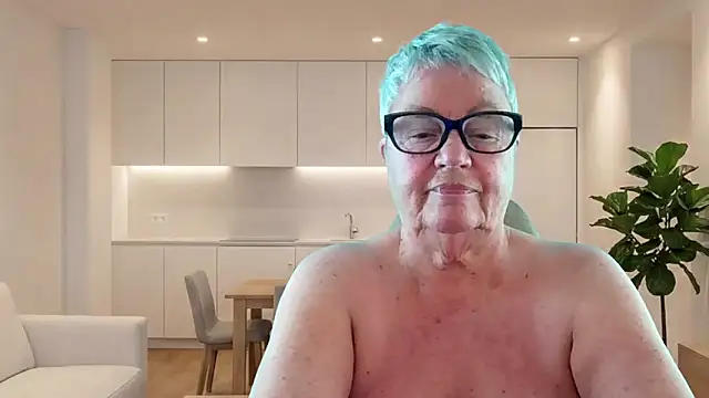 GrannyChrissy68 online show from June 12, 9:23 pm