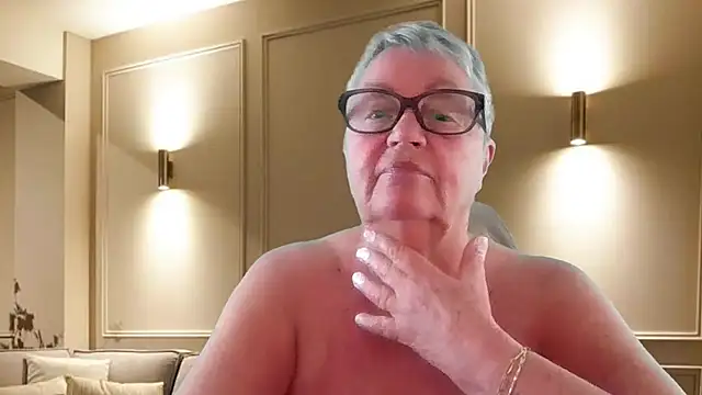 GrannyChrissy68 online show from July 22, 9:49 pm