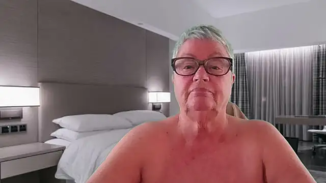 GrannyChrissy68 online show from May 12, 9:54 pm