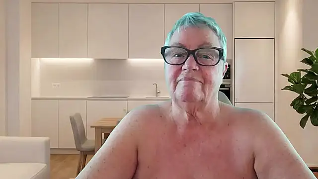 GrannyChrissy68 online show from June 11, 9:22 pm