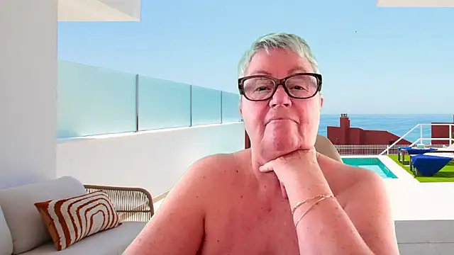 GrannyChrissy68 online show from June 15, 1:44 pm