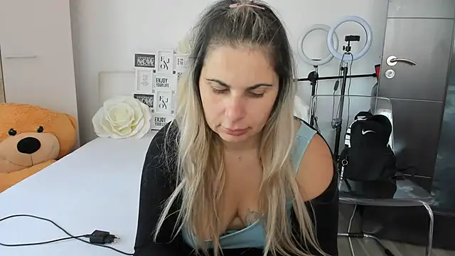 sweetemy4u online show from September 19, 9:52 am