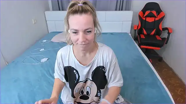 DreamGirl225 online show from November 15, 8:21 pm