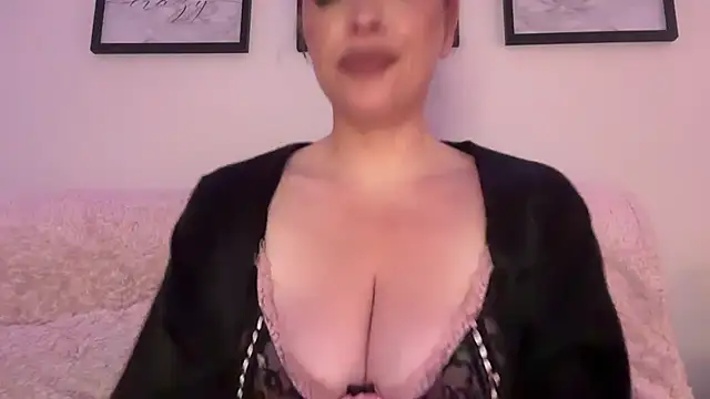 MuckyMILF online show from November 24, 10:45 pm