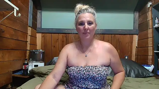 lisaxlovexxx online show from June 16, 2:12 am