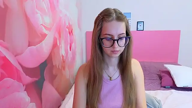 AliceAdams online show from March 19, 8:29 am