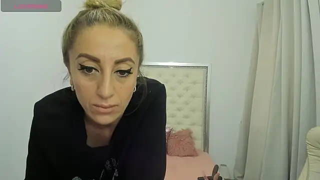 erykajoy online show from October 23, 8:53 am