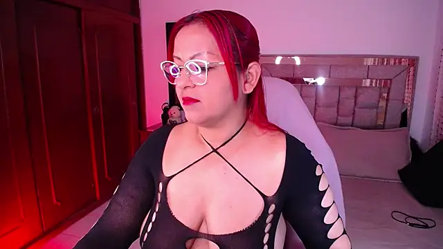 salomecastro  online show from February 18, 2:43 am