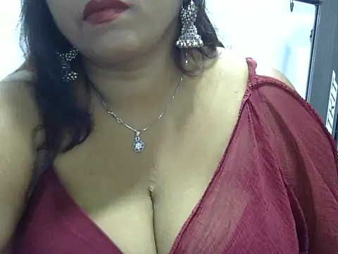 Snapshot of ROSEE_MERRYYYY chatting on October 26, 7:42 pm ROSEE MERRYYYY online show from October 26, 7:42 pm