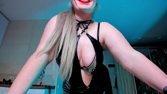 HotTiffani online show from February 28, 5:45 pm