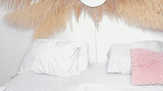 ShakeBigAss online show from December 4, 1:24 pm