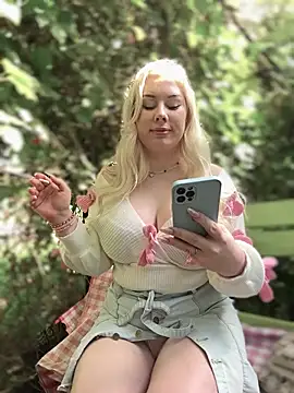 LaraHollywood online show from September 18, 7:40 am