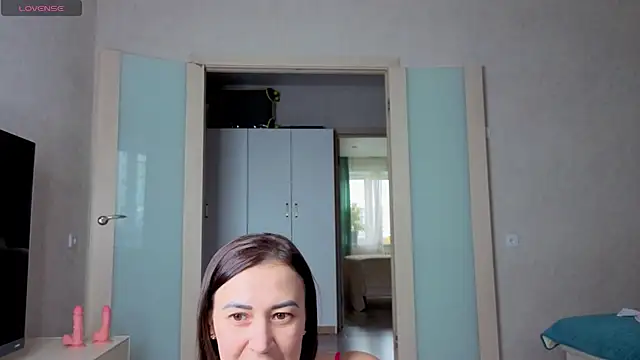 sweeetgirls2021 online show from September 26, 3:04 am