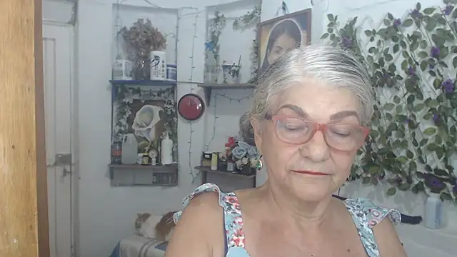 FunnyGrandma online show from April 11, 12:06 am