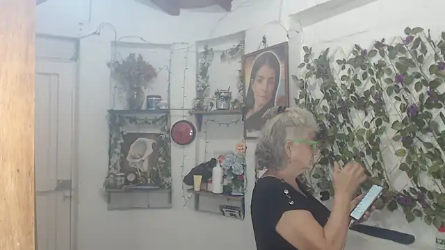 FunnyGrandma online show from July 28, 1:58 am