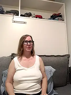 SweetandNaughty1 online show from June 5, 3:54 am