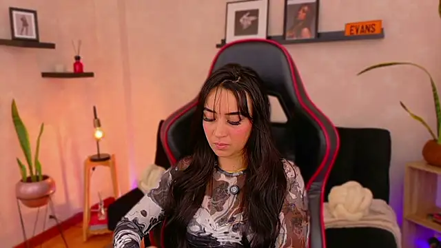 EmmyEvans1 online show from February 11, 9:38 pm