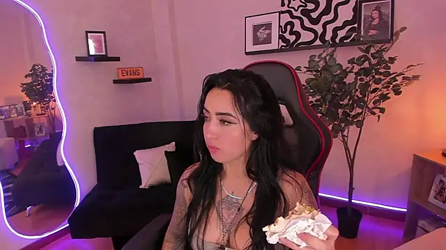 EmmyEvans1 online show from September 24, 11:59 pm