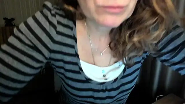 lauraoven online show from November 23, 4:30 pm