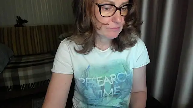 lauraoven online show from April 29, 6:02 pm