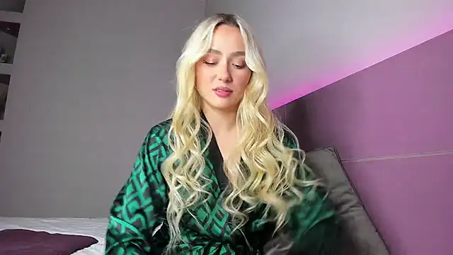 CrazyWomen online show from February 1, 2:27 pm