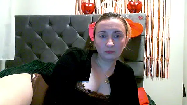 SusanCurt online show from February 19, 9:02 pm