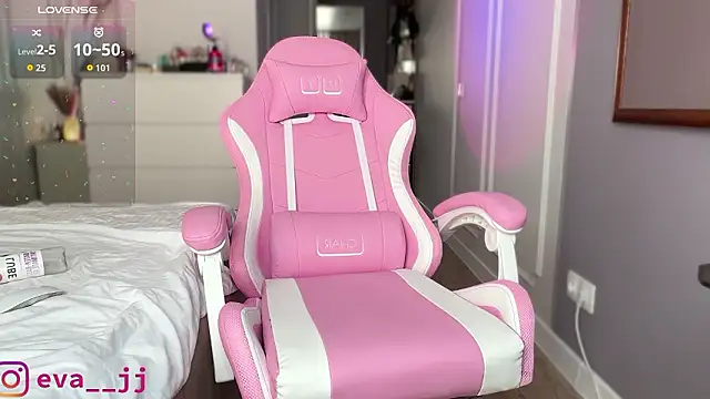 Eva JJ online show from March 2, 5:08 am