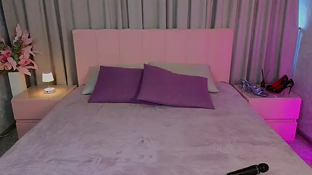 Ariana Petite online show from July 14, 11:20 pm