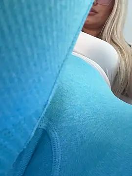 mollyxxx online show from April 7, 4:47 am