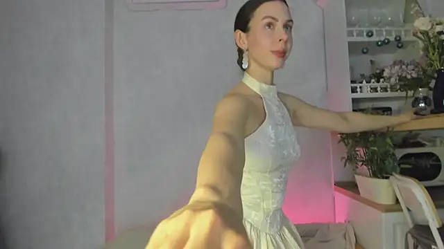 Teresa Hardly online show from November 14, 8:42 pm