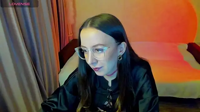 CurlySteph online show from April 4, 4:28 pm