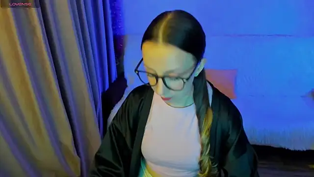 CurlySteph online show from October 11, 4:42 pm