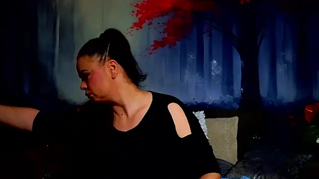 ElizabethEven online show from April 8, 1:24 pm