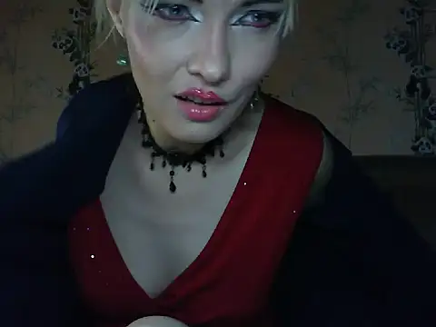 WildMissNiks online show from June 6, 7:36 am