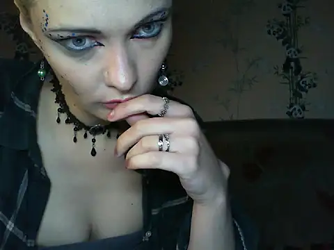 WildMissNiks online show from May 28, 8:23 am
