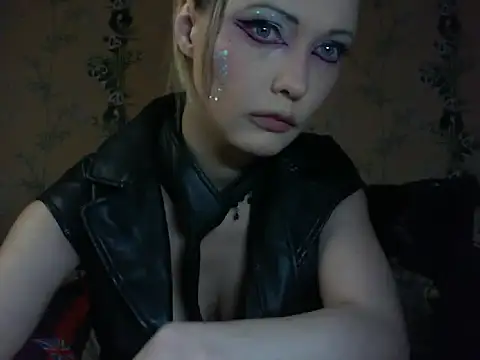 WildMissNiks online show from March 11, 8:18 am