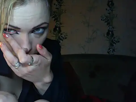 WildMissNiks online show from June 11, 6:10 am