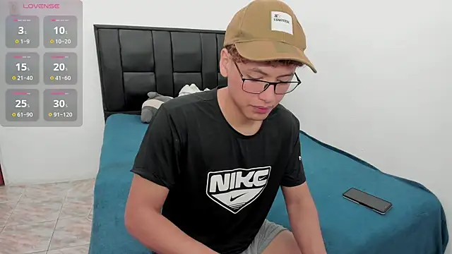 javieryalejandro online show from November 25, 1:24 pm