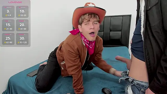 javieryalejandro online show from October 31, 9:41 pm