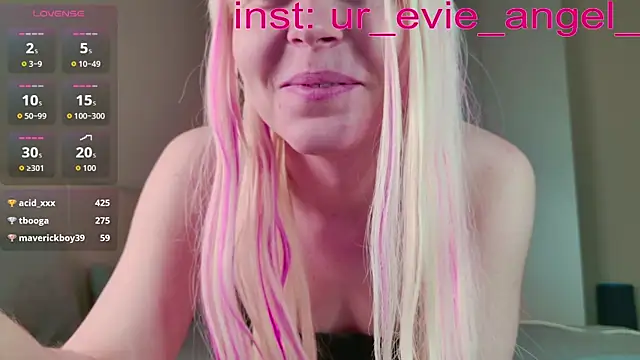 Evelyn rabbit online show from March 23, 3:07 pm