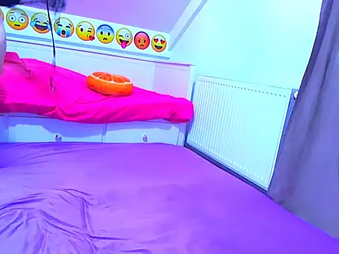 evehotty online show from April 5, 7:02 pm